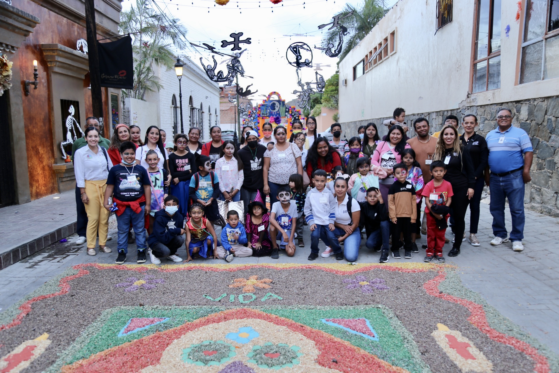 03 38 Ninas Ninos Y Sus Familiares Pudieron Acudir Al Festival Del Dia De Muertos En Todos Santos Gracias A La Colaboracion Del Sistema Dif Y Cabo Premiere Tours 6