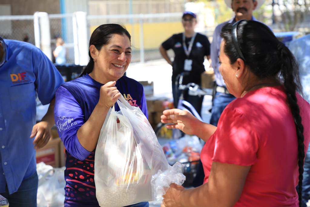 Entrega Dif La Paz 369 Apoyos A Pobladores De La Soledad