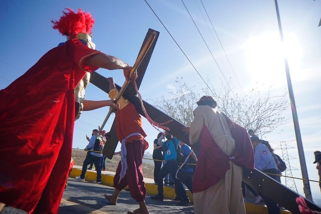 001 Laguneros Y Visitantes Viven El Viacrucis 2022 En El Santuario Del Cerro De Las Noas34147