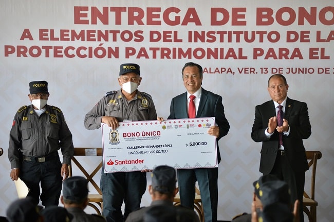 Entrega De Bonos Unicos A Elementos Del Ipax 1