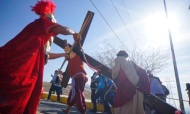 001 Laguneros Y Visitantes Viven El Viacrucis 2022 En El Santuario Del Cerro De Las Noas34147