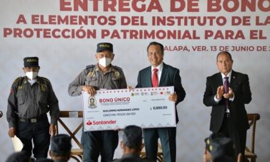 Entrega De Bonos Unicos A Elementos Del Ipax 1