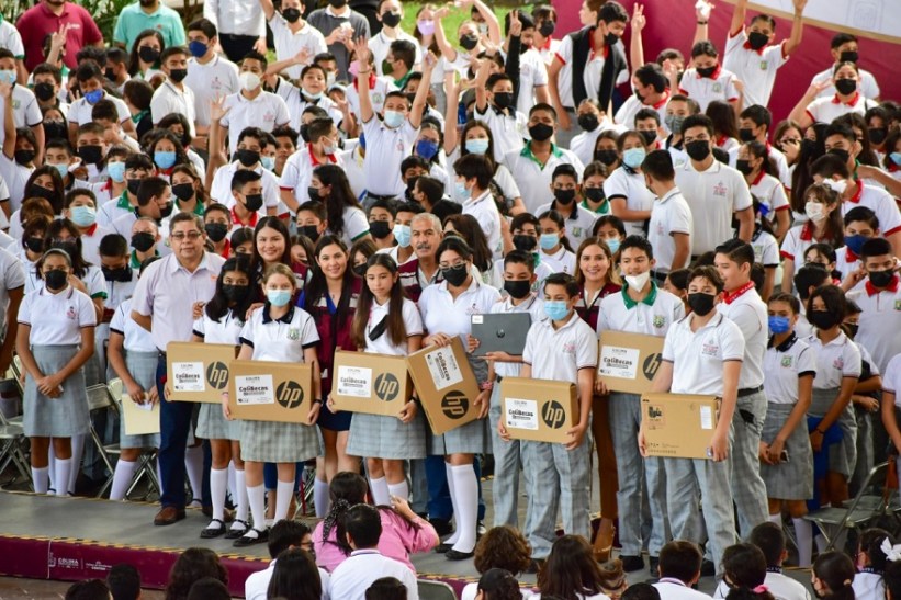 Indira Entrega Cerca De 1500 Computadoras Gratuitas A Estudiantes De Villa De Alvarez