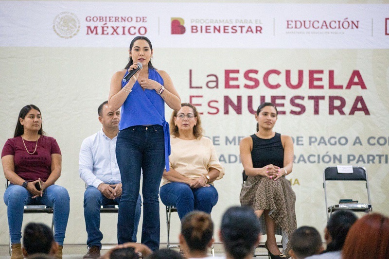 Indira Tecoman La Escuela A