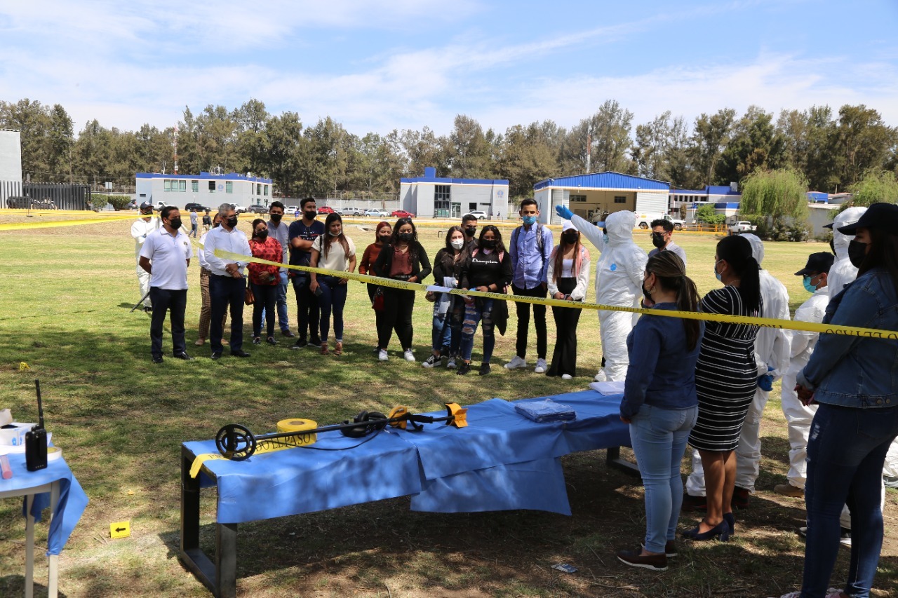 040422 Recibe Fge A Estudiantes 1