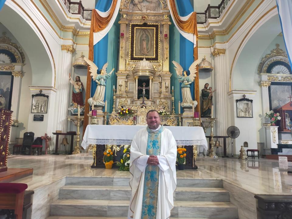 Ungen Padre Arturo Arana Nuevo Parroco Templo Guadalupe 1 Cover