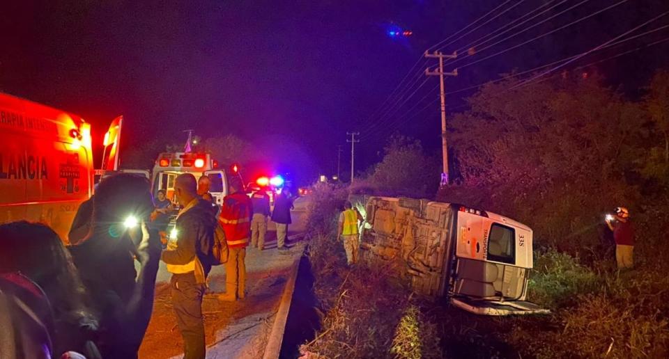 Camioneta Volcada En La Cruz De Huanacaxtle Punta De Mita 1 Cover