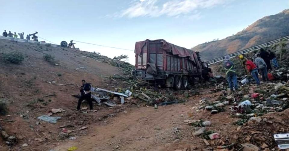 Otro Camionazo Deja 8 Muertos Nayarit Cover