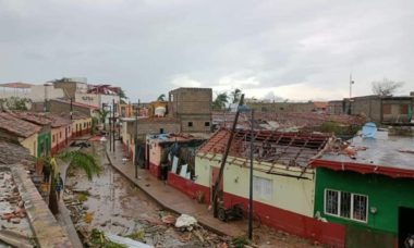 Roslyn Deja Un Muerto Y Muchos Destrozos Cover