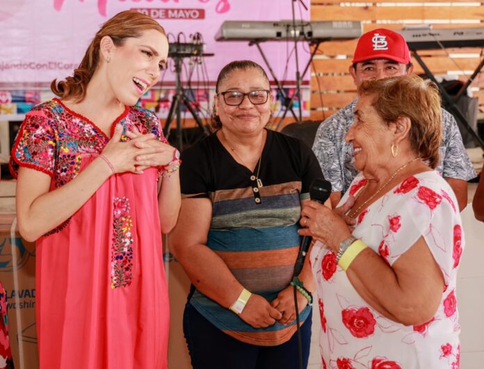 Festejan A Mamas En La Zona Continental De Isla Mujeres 696x531 1