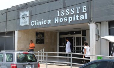 Truena El Magisterio En Contra Del Issste En Chetumal 696x464 1