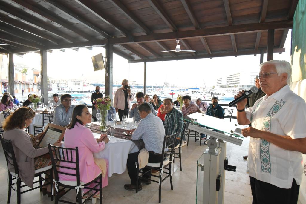 06 Reconoce Gobierno Municipal A Clicerio Mercado Por Ser El Rostro Y La Voz De Los Torneos De Pesca De Baja California Sur1