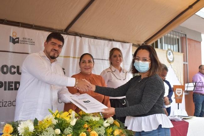 Entrega De 90 Escrituras A Escuelas 359447