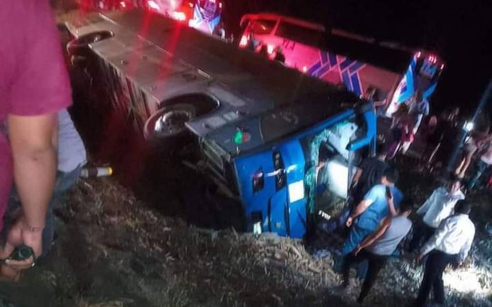 Autobuses De Pasajeros Se Accidentó La Madrugada De Hoy, En Cosamaloapan