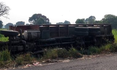 Se Volcó Un Camión Cargado De Caña En La Carretera Córdoba Veracruz