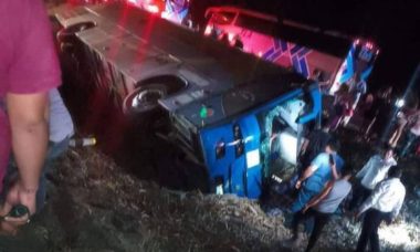 Autobuses De Pasajeros Se Accidentó La Madrugada De Hoy, En Cosamaloapan