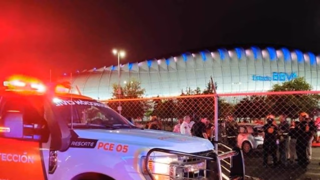 Choque múltiple frente al Estadio Monterrey deja tres heridos