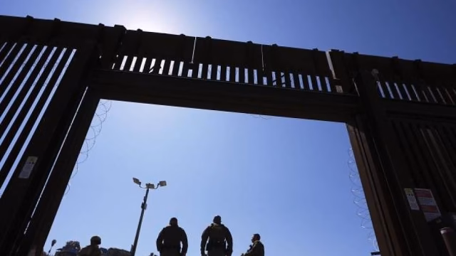 El gobierno de Trump elude normas ambientales para ampliar el muro fronterizo