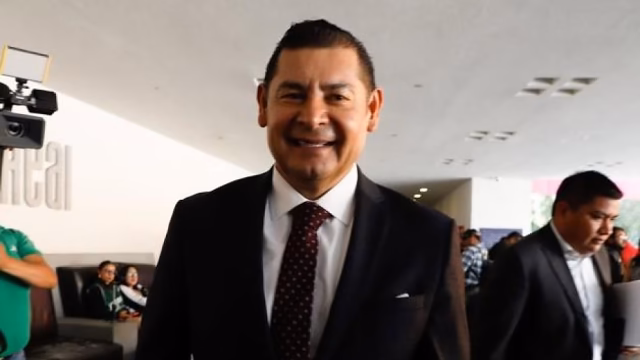 Empresarios poblanos rechazan ultimátum de Armenta sobre expropiación