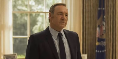 Frank Underwood “resucita” en un sketch irónico con Tim Dillon