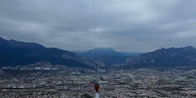 Heroicos equipos sofocan devastador incendio en el Cerro de las Mitras