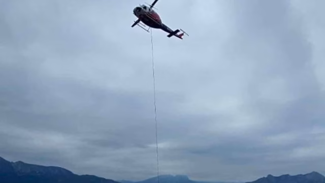 Heroicos equipos sofocan devastador incendio en el Cerro de las Mitras