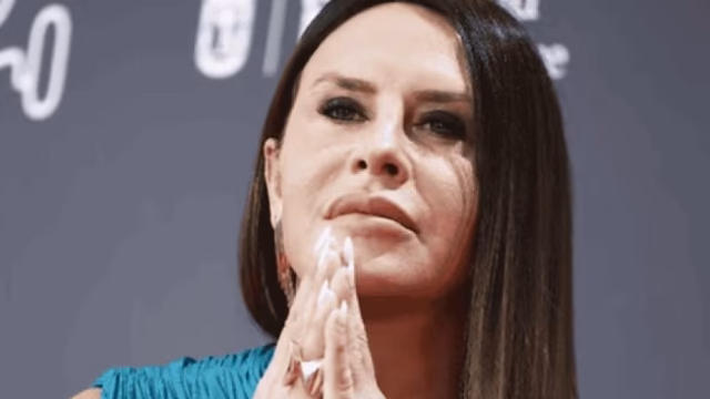 Karla Sofía Gascón convierte un error en un momento memorable en los Platino
