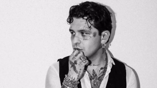 Nodal confiesa que tatuarse la cara fue su peor decisión