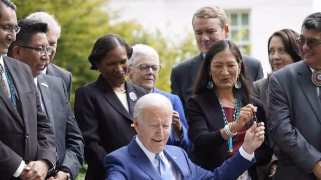 Trump restores Columbus Day and revives debate over history