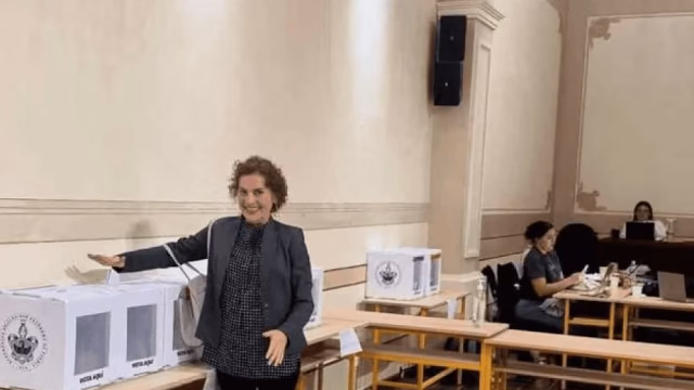 Beatriz Gutiérrez Müller exercises her vote in the BUAP amid rumors