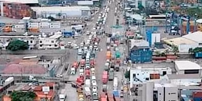 Blockade in Manzanillo paralyzes commerce due to labor protest