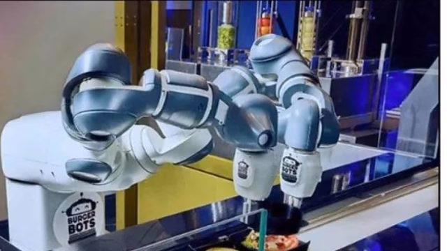 Robots revolucionan la preparación de comida rápida en California
