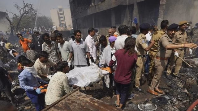 Avión de Air India se estrella en Ahmedabad con más de 240 personas