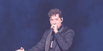 David Bisbal celebra dos décadas de carrera en vibrante concierto en Texas