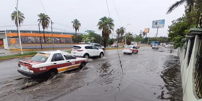 Die Überschwemmung, die Veracruz herausforderte: Straßen verwandelten sich in Sturzbäche und ein Hafen standen kurz vor dem Einsturz