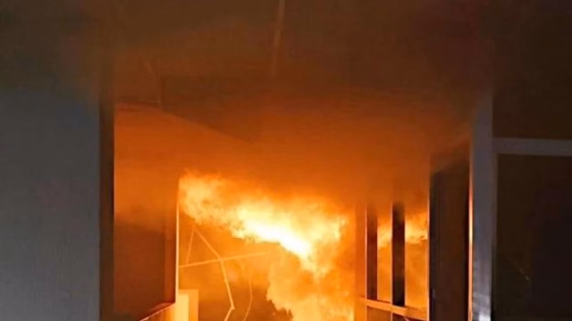 Maestros de la CETEG incendian oficinas del SNTE en protesta violenta