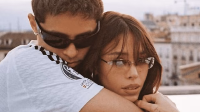 Danna Paola y Alex Hoyer protagonizan tensión con fans en París