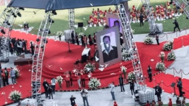 El misterio que persigue la muerte de Chespirito y su posible uso político