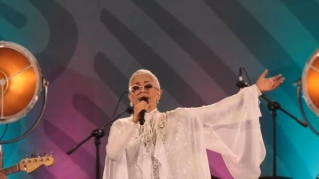Eugenia León se somete a cirugía de columna con miras a volver al escenario