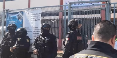 Former armed employee takes hostage in gym and ends up shot dead by police