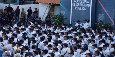Polizisten aus Acapulco unterziehen sich inmitten einer Gewaltwelle einem Drogentest