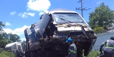 Tren Interoceánico choca con tráiler en Tabasco sin heridos