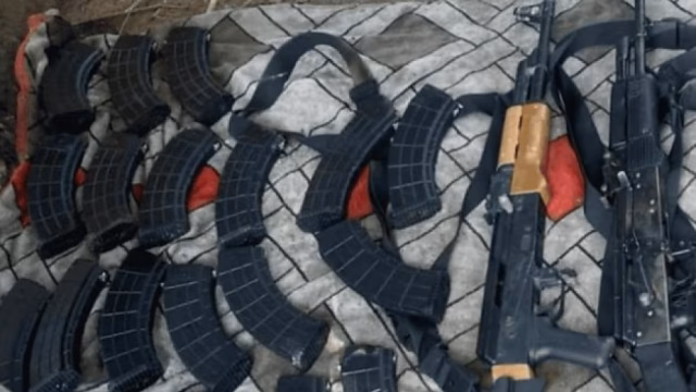 Fuerzas federales rescatan mujer y aseguran arsenal en Sinaloa