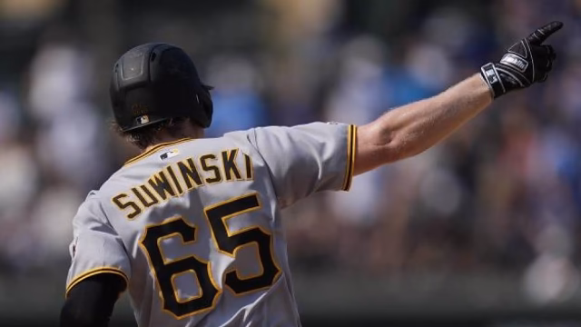 Jack Suwinski decide el juego con un jonrón en la novena entrada