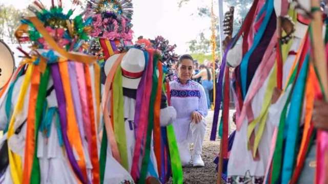 Sheinbaum entrega 140 millones a comunidades indígenas en Querétaro