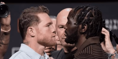 Canelo y Crawford se miden en la báscula previo al combate