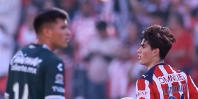Chicharito captains Chivas' epic comeback against León