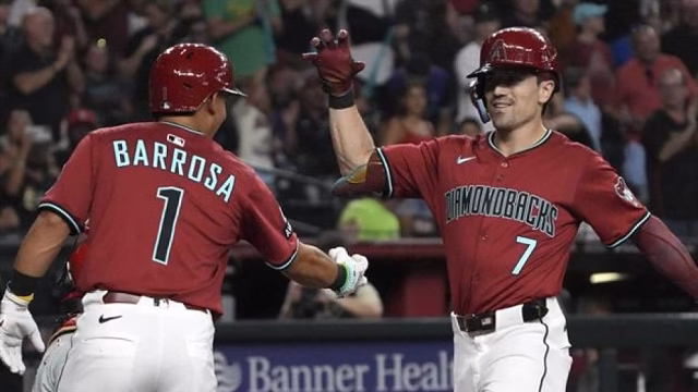 Diamondbacks arrasan a Filis y se acercan al comodín nacional