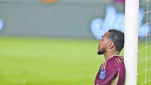 Maduro fordert in den Scheitern eine vollständige Umstrukturierung von Vinotinto