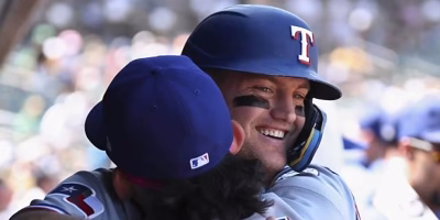 Rangers barren a Atléticos con jonrones y pitcheo dominante